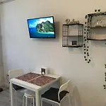 A Lovley Newly Decorated Fully Equipped Walking Distance To The Park Where Will Find The World Famous Szechenyi Thermal Bath Spa, Museums , And The Capital Circus , Ac, Smart Tv, High Speed Internet Apartmán Budapešť