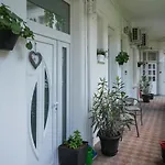 Apartmán A Lovley Newly Decorated Fully Equipped Walking Distance To The Park Where Will Find The World Famous Szechenyi Thermal Bath Spa, Museums , And The Capital Circus , Ac, Smart Tv, High Speed Internet