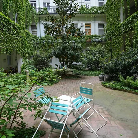 A Lovley Newly Decorated Fully Equipped Walking Distance To The Park Where Will Find The World Famous Szechenyi Thermal Bath Spa, Museums , And The Capital Circus , Ac, Smart Tv, High Speed Internet * Budapest