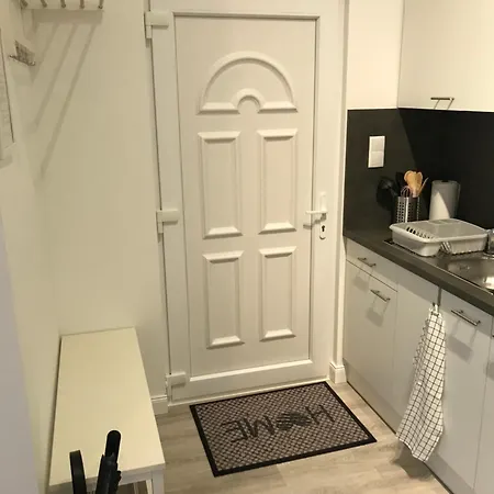 A Lovley Newly Decorated Fully Equipped Walking Distance To The Puskas Arena ,city Park Where Will Find The World Famous Szechenyi Thermal Bath Spa, Museums ,and The Capital Circus ,ac, Smart Tv, High Speed Internet *