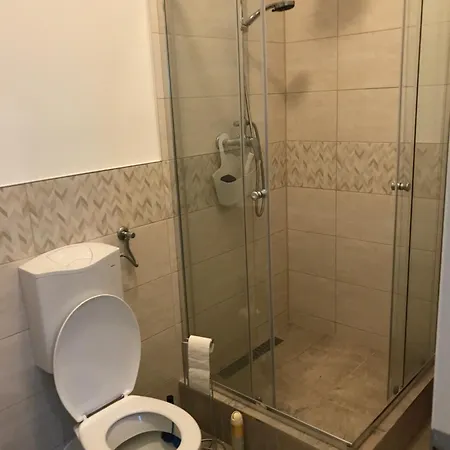 A Lovley Newly Decorated Fully Equipped Walking Distance To The Park Where Will Find The World Famous Szechenyi Thermal Bath Spa, Museums , And The Capital Circus , Ac, Smart Tv, High Speed Internet Appartement Boedapest
