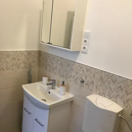 A Lovley Newly Decorated Fully Equipped Walking Distance To The Park Where Will Find The World Famous Szechenyi Thermal Bath Spa, Museums , And The Capital Circus , Ac, Smart Tv, High Speed Internet Boedapest