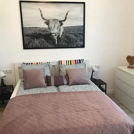 A Lovley Newly Decorated Fully Equipped Walking Distance To The Park Where Will Find The World Famous Szechenyi Thermal Bath Spa, Museums , And The Capital Circus , Ac, Smart Tv, High Speed Internet *