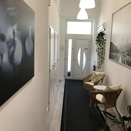 A Lovley Newly Decorated Fully Equipped Walking Distance To The Puskas Arena ,city Park Where Will Find The World Famous Szechenyi Thermal Bath Spa, Museums ,and The Capital Circus ,ac, Smart Tv, High Speed Internet Διαμέρισμα Βουδαπέστη