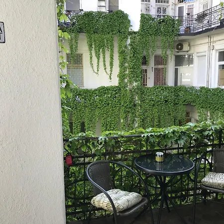 A Lovley Newly Decorated Fully Equipped Walking Distance To The Puskas Arena ,city Park Where Will Find The World Famous Szechenyi Thermal Bath Spa, Museums ,and The Capital Circus ,ac, Smart Tv, High Speed Internet Βουδαπέστη