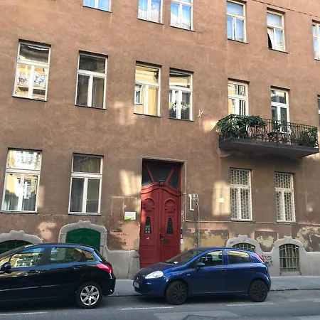 Appartement A Lovley Newly Decorated Fully Equipped Walking Distance To The Park Where Will Find The World Famous Szechenyi Thermal Bath Spa, Museums , And The Capital Circus , Ac, Smart Tv, High Speed Internet Boedapest