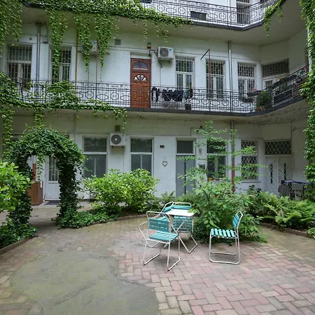 A Lovley Newly Decorated Fully Equipped Walking Distance To The Park Where Will Find The World Famous Szechenyi Thermal Bath Spa, Museums , And The Capital Circus , Ac, Smart Tv, High Speed Internet * Boedapest