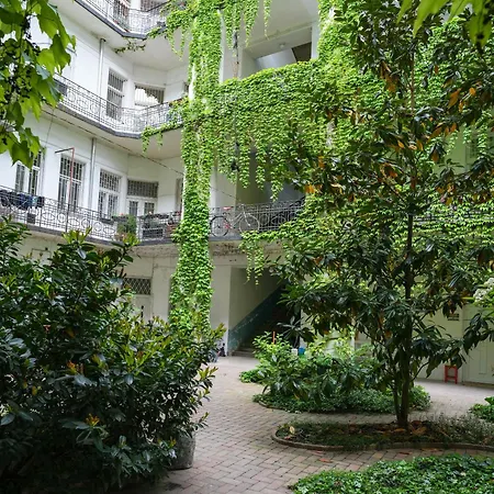 A Lovley Newly Decorated Fully Equipped Walking Distance To The Park Where Will Find The World Famous Szechenyi Thermal Bath Spa, Museums , And The Capital Circus , Ac, Smart Tv, High Speed Internet Appartement *