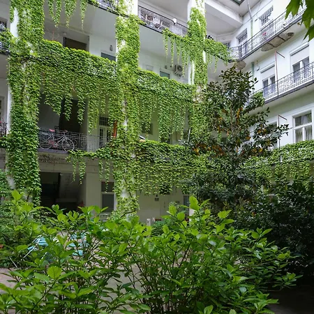Appartement A Lovley Newly Decorated Fully Equipped Walking Distance To The Park Where Will Find The World Famous Szechenyi Thermal Bath Spa, Museums , And The Capital Circus , Ac, Smart Tv, High Speed Internet Boedapest
