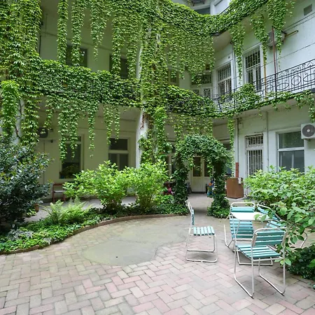 A Lovley Newly Decorated Fully Equipped Walking Distance To The Park Where Will Find The World Famous Szechenyi Thermal Bath Spa, Museums , And The Capital Circus , Ac, Smart Tv, High Speed Internet Appartement *