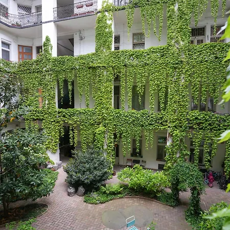 Appartement A Lovley Newly Decorated Fully Equipped Walking Distance To The Park Where Will Find The World Famous Szechenyi Thermal Bath Spa, Museums , And The Capital Circus , Ac, Smart Tv, High Speed Internet *