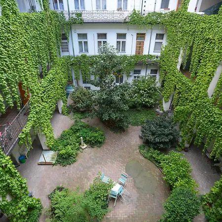 A Lovley Newly Decorated Fully Equipped Walking Distance To The Park Where Will Find The World Famous Szechenyi Thermal Bath Spa, Museums , And The Capital Circus , Ac, Smart Tv, High Speed Internet Appartement