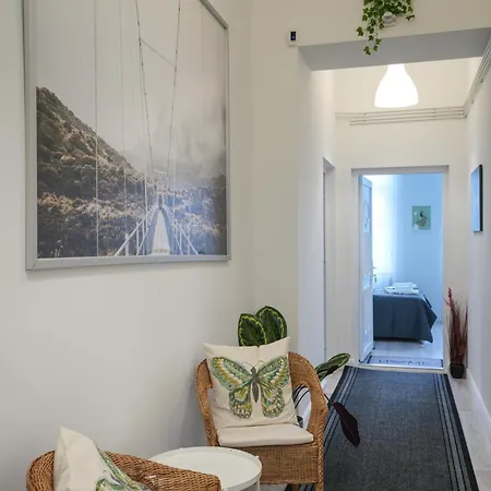 A Lovley Newly Decorated Fully Equipped Walking Distance To The Park Where Will Find The World Famous Szechenyi Thermal Bath Spa, Museums , And The Capital Circus , Ac, Smart Tv, High Speed Internet Apartmán *