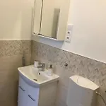 A Lovley Newly Decorated Fully Equipped Walking Distance To The Park Where Will Find The World Famous Szechenyi Thermal Bath Spa, Museums , And The Capital Circus , Ac, Smart Tv, High Speed Internet Budapest