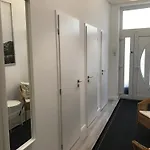 A Lovley Newly Decorated Fully Equipped Walking Distance To The Park Where Will Find The World Famous Szechenyi Thermal Bath Spa, Museums , And The Capital Circus , Ac, Smart Tv, High Speed Internet * Budapest