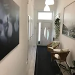 A Lovley Newly Decorated Fully Equipped Walking Distance To The Park Where Will Find The World Famous Szechenyi Thermal Bath Spa, Museums , And The Capital Circus , Ac, Smart Tv, High Speed Internet Appartement Budapest