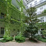 A Lovley Newly Decorated Fully Equipped Walking Distance To The Park Where Will Find The World Famous Szechenyi Thermal Bath Spa, Museums , And The Capital Circus , Ac, Smart Tv, High Speed Internet