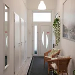 A Lovley Newly Decorated Fully Equipped Walking Distance To The Park Where Will Find The World Famous Szechenyi Thermal Bath Spa, Museums , And The Capital Circus , Ac, Smart Tv, High Speed Internet
