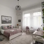 A Lovley Newly Decorated Fully Equipped Walking Distance To The Park Where Will Find The World Famous Szechenyi Thermal Bath Spa, Museums , And The Capital Circus , Ac, Smart Tv, High Speed Internet Appartement