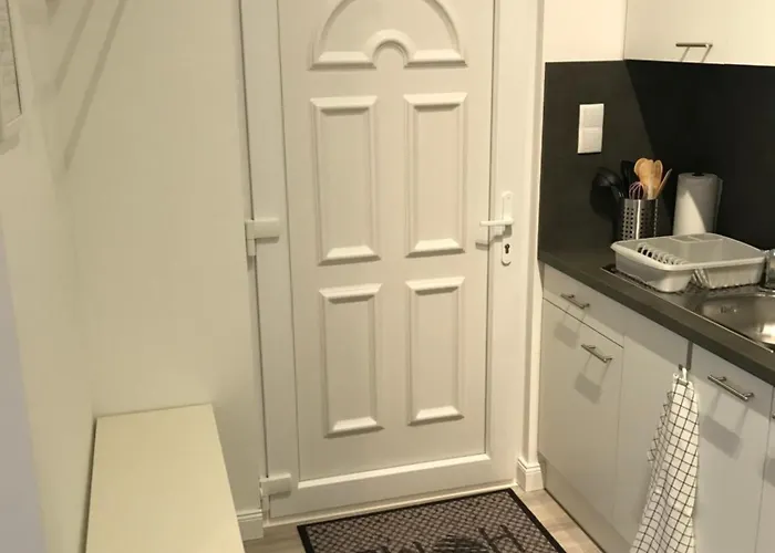 A Lovley Newly Decorated Fully Equipped Walking Distance To The Park Where Will Find The World Famous Szechenyi Thermal Bath Spa, Museums , And The Capital Circus , Ac, Smart Tv, High Speed Internet *