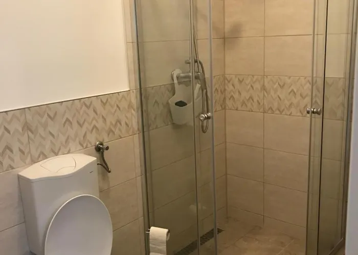 A Lovley Newly Decorated Fully Equipped Walking Distance To The Park Where Will Find The World Famous Szechenyi Thermal Bath Spa, Museums , And The Capital Circus , Ac, Smart Tv, High Speed Internet