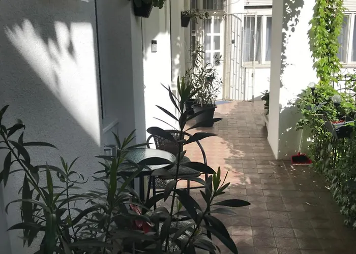 A Lovley Newly Decorated Fully Equipped Walking Distance To The Park Where Will Find The World Famous Szechenyi Thermal Bath Spa, Museums , And The Capital Circus , Ac, Smart Tv, High Speed Internet 公寓