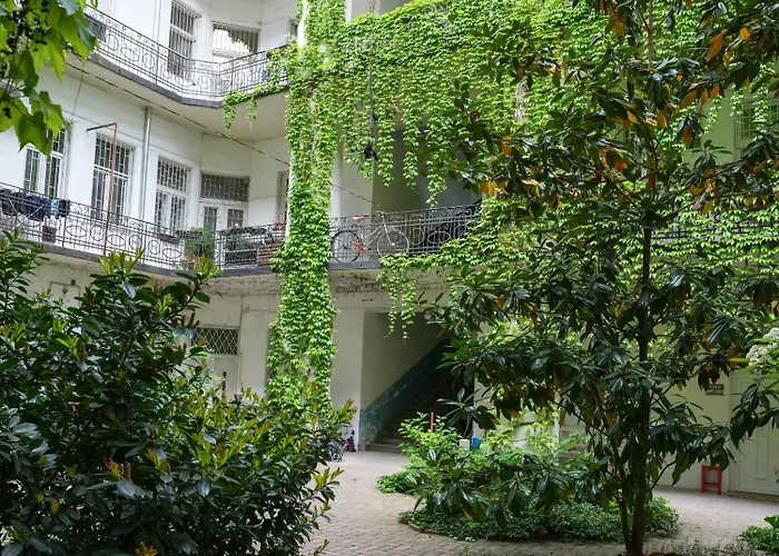 A Lovley Newly Decorated Fully Equipped Walking Distance To The Park Where Will Find The World Famous Szechenyi Thermal Bath Spa, Museums , And The Capital Circus , Ac, Smart Tv, High Speed Internet 公寓 *