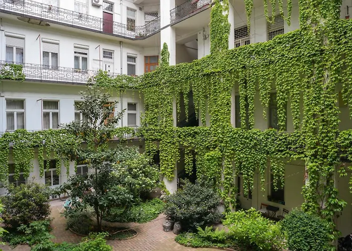 A Lovley Newly Decorated Fully Equipped Walking Distance To The Park Where Will Find The World Famous Szechenyi Thermal Bath Spa, Museums , And The Capital Circus , Ac, Smart Tv, High Speed Internet 公寓 *