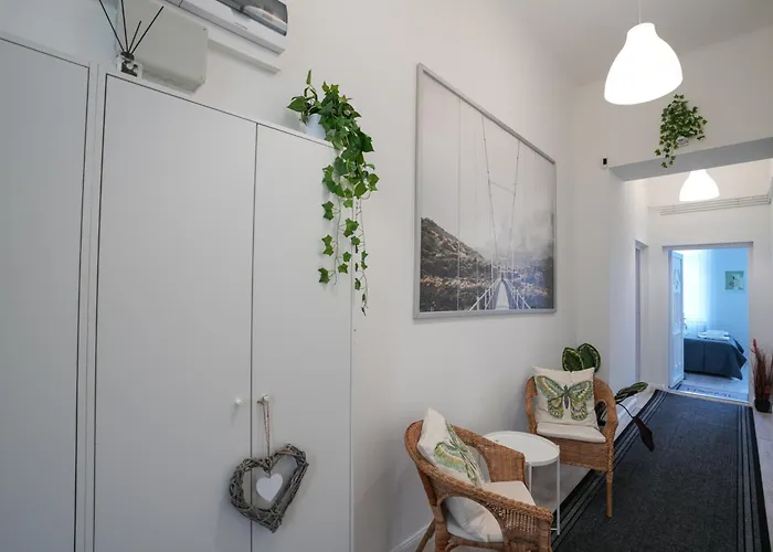 A Lovley Newly Decorated Fully Equipped Walking Distance To The Park Where Will Find The World Famous Szechenyi Thermal Bath Spa, Museums , And The Capital Circus , Ac, Smart Tv, High Speed Internet 公寓 *